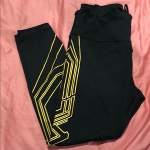 GAP FIT Wonder Woman Leggings